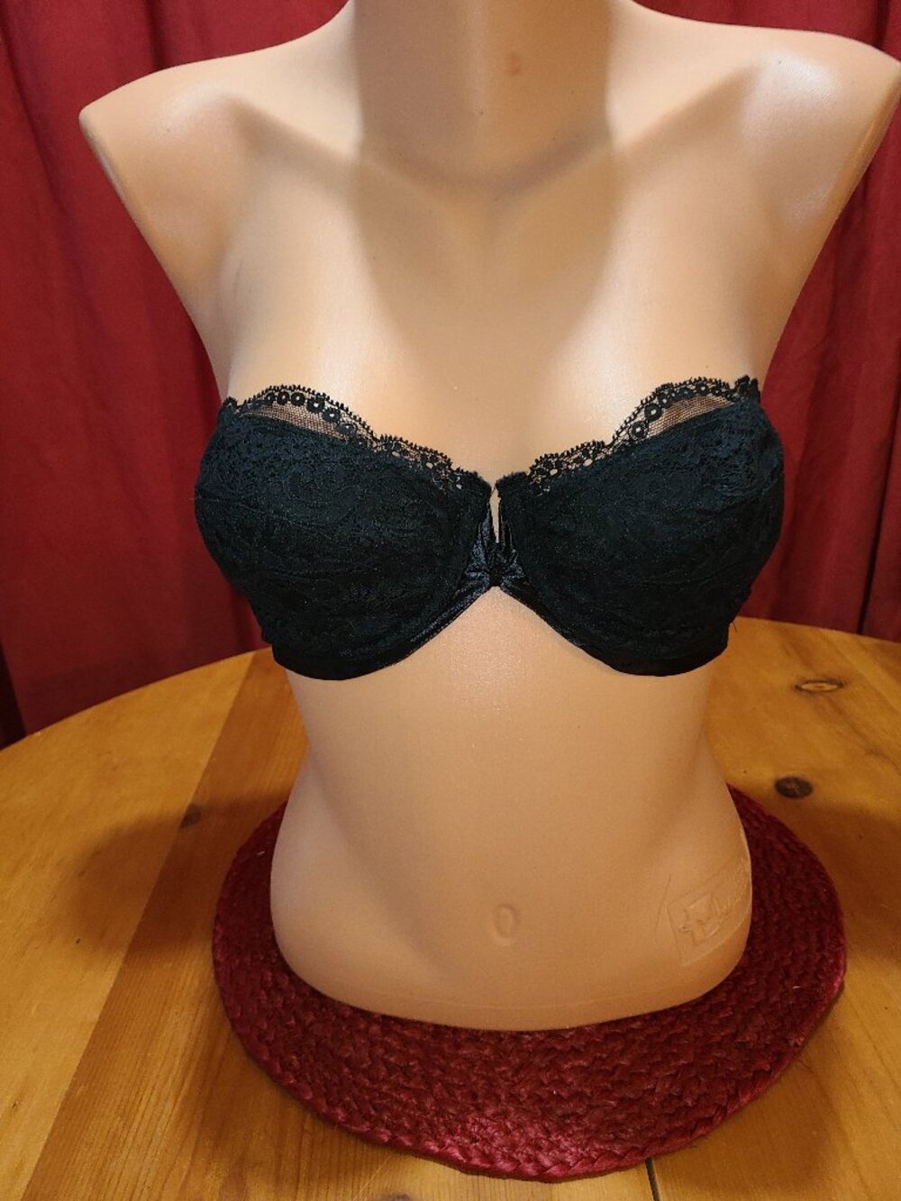 Oscar De La Renta VTG Black Strapless Bra Lace Lightly Padded 32D USA No Straps